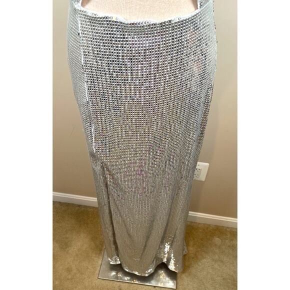 Alice + Olivia May Halterneck Silver Sequin Embellished Cutout Maxi Dress Size 8 - Picture 6 of 9